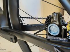 Komplet karbónový cestný bicykel s elektronickým radením