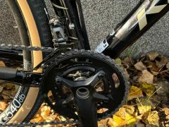 Kross Esker 6.0 2025 černá/zlatá/lesk 2x12