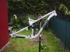 Radon Swoop AL 29 L-ko + tlmič rockshox Vivid R2C 216x63