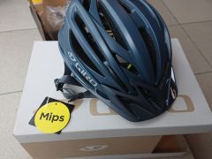 Giro Artex Mips prilba.