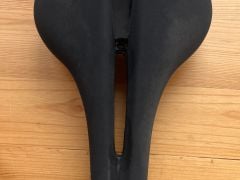 Sedlo Fizik Arione R1 Open sedlo Large nové