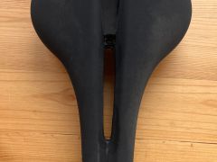 Sedlo Fizik Arione R1 Open sedlo Large