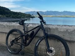 Cube stereo one22 race