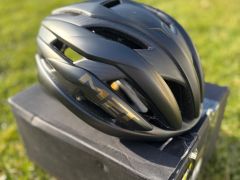 MET Trenta 3K Carbon Mips