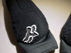 Fox chrániče lakťov