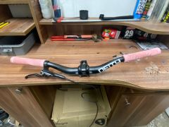 Deity rajdy s brzdou gripmi a predstavcom