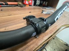 Deity rajdy s brzdou gripmi a predstavcom