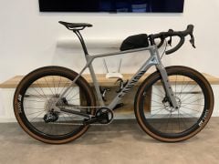 Canyon Grizl CF SL, el. Sram Rival Axs, karbonové DT Swiss GRC 1400 + druhá kola