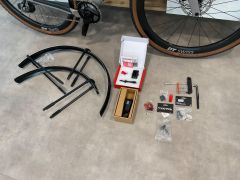 Canyon Grizl CF SL, el. Sram Rival Axs, karbonové DT Swiss GRC 1400 + druhá kola