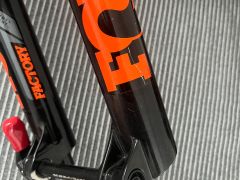 Fox 38 Factory 170mm 29" Grip2