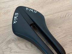 Fizik Transiro Aeris LD R1 sedlo, 135 mm