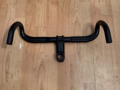 Riadidla Newmen Advanced a predstavec Cube