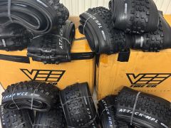 Vee Tire Co - nové pneumatiky, 27,5" a 29"