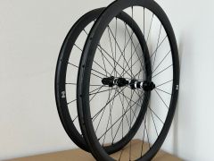 Nové karbónové kolesá disc brakes/DT Swiss 350 centerlock/Sapim CXRay