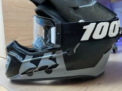 661 prilba + okuliare