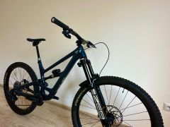 YT Capra Uncaged12 Flight Attendant