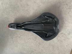 Sedlo Kellys Avenger 02