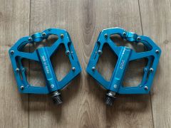 Kovove modre flat pedale