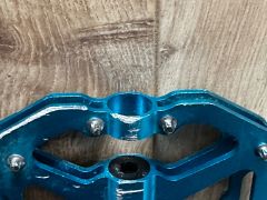 Kovove modre flat pedale