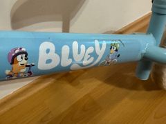 Toimsa: Bluey odrážadlo - veľkosť 10