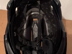 Hqbc Dirtz prilba, sivá/žltá lesklá, čierna/červená matná 52-58 cm