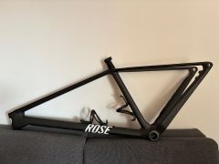 Rose PDQ ram, velkost L