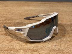 100% Speedtrap, Okuliare - Matte White - Hiper Blue Multilayer Mirror Lens