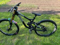 Commencal Supreme DH V3 Comp