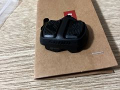 Tlačidlo POD a Sram AXS Ultimate Infinite Clamp objímka elektronického radenia