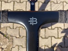 Factor Ostro Vam, top stav, top vybava