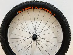 Zadne koleso Newmen evolution 29