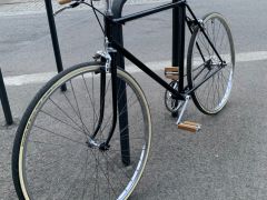 Predám prerobený mestský bicykel v čistom, elegantnom minimalistickom štýle.