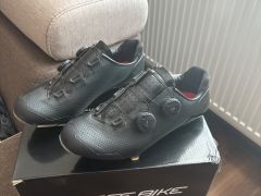 Cestné tretry force