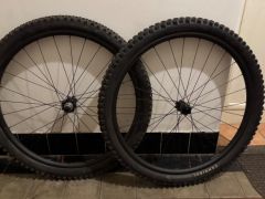 Zapletená Kola Syntace V25I 15X110 / 12X148 Boost XD Ořech