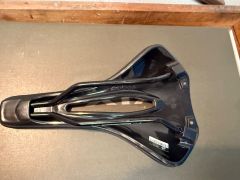 Nove sedlo Prologo Akero R PAS 150