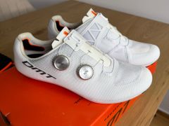Silniční tretry DMT KR0 EVO White/Silver vel. 43,5 + Záruka