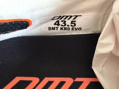 Silniční tretry DMT KR0 EVO White/Silver vel. 43,5 + Záruka