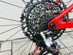 Predám karbónový Canyon Lux CF SL 8.0 Pro Race s wattmetrom