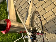 Predám titánový cestný bicykel Lynskey Helix