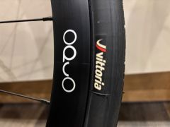 Nový set Oquo=Orbea+Zipp+Vittoria Corsa