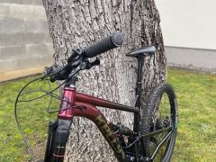 Kellys swag 30, garnet red, veľ. L