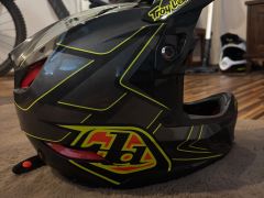 Troy lee desing d4