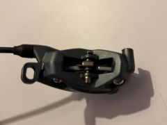 Sram Level Bronze Stealth 4-piestová predná brzda