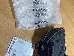 Lezyne Micro Caddy QR podsedlová taška, 0.4 l (M)