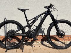 Specialized Turbo Levo Carbon 2023 750 Wh  912 km  Batéria 100 %  TOP Stav