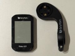 Bryton 420 + originál držiak na riadidlá