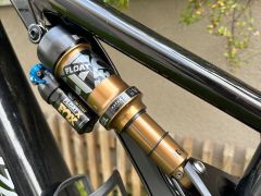 Specialized Turbo Levo AL (nové komponenty)