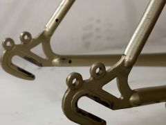 Rám Dema s predstavcom a riadidlami