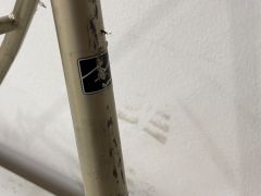 Rám Dema s predstavcom a riadidlami