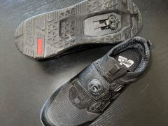 Leatt HydraDri 5.0 ProClip tretry, čierna, EU 42